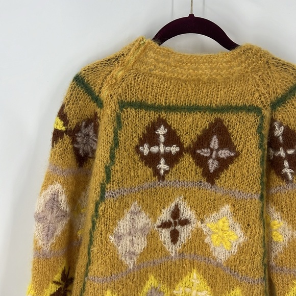 Vintage handmade crochet, openknit  textured, floral detail sweater, size M - Picture 11 of 14